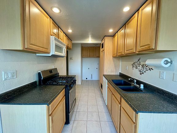 3rd image of 918 S Mountain Ave APT D