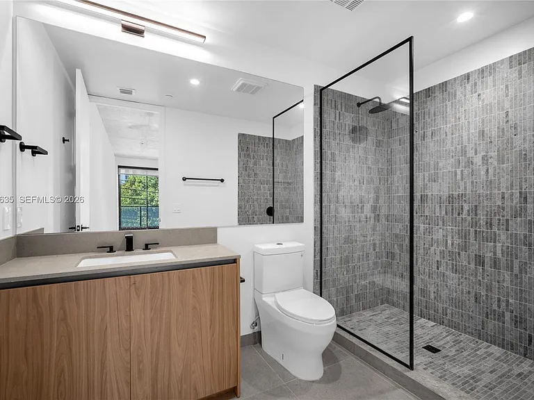 91 NW 27th St #101 — Photo 11