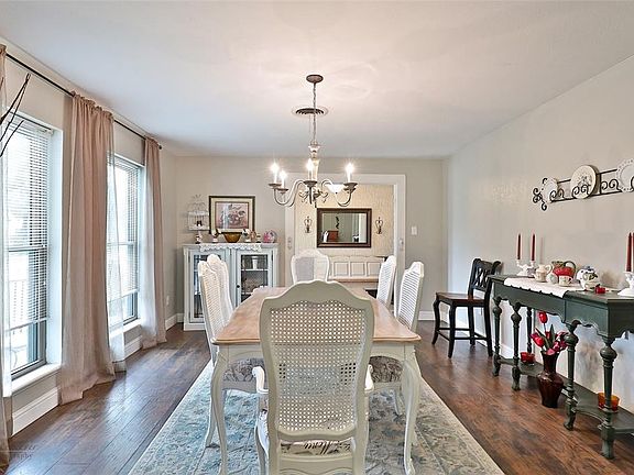 3rd image of 3801 Brook Hollow Dr