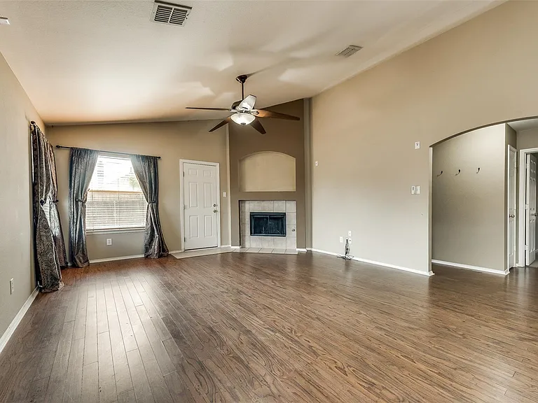 1528 Silver Spur Dr — Photo 4