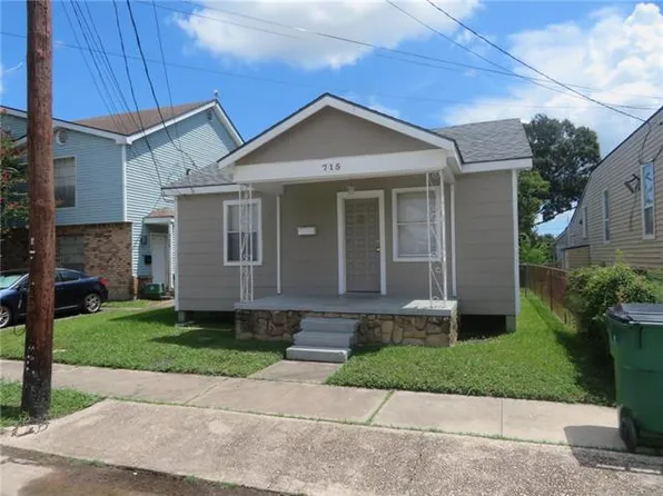 715 Dolhonde St, Gretna, LA 70053