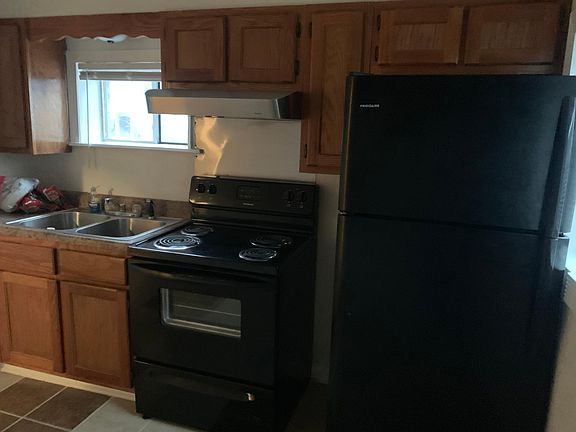 5th image of 124 S Elm St APT 2
