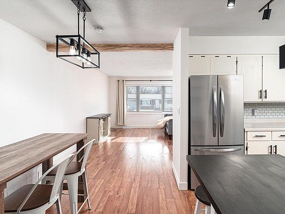 3rd image of 416 Sherry LANE