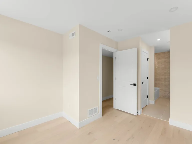 3463 Lawrence St — Photo 11