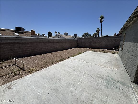 5th image of 6723 Oak Valley Dr