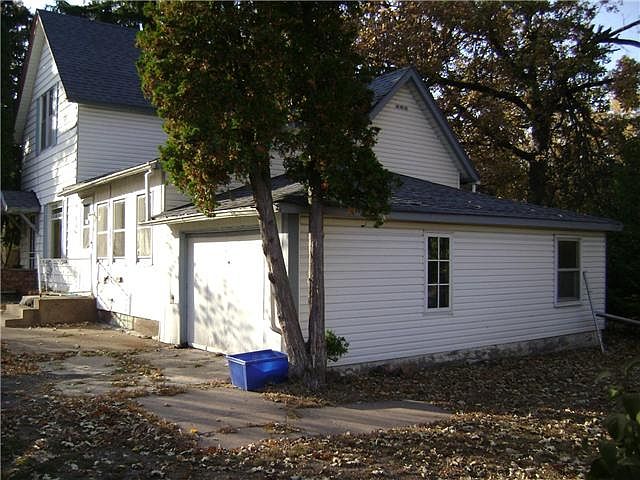 2nd image of 6706 Elm St