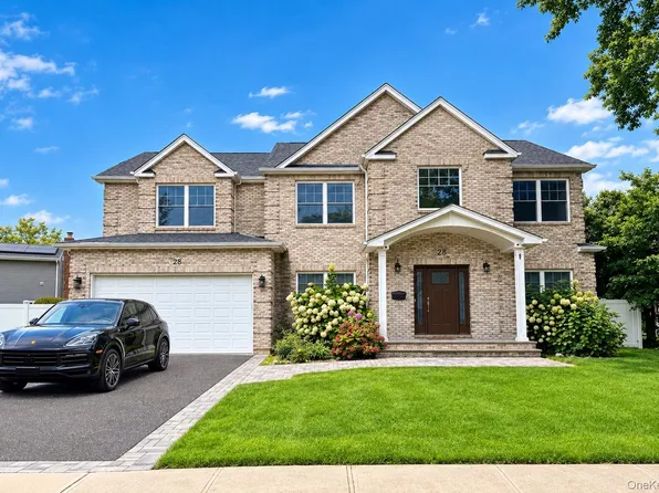 28 Fern Dr E, Jericho, NY 11753