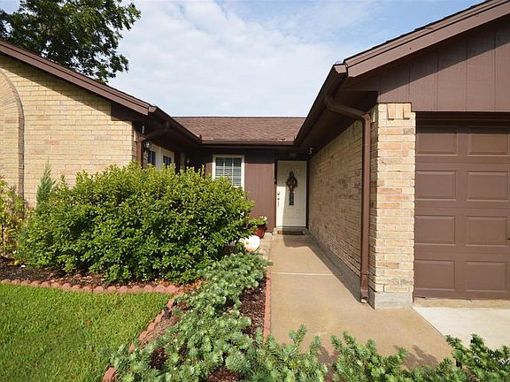 3rd image of 1620 Parkway Dr