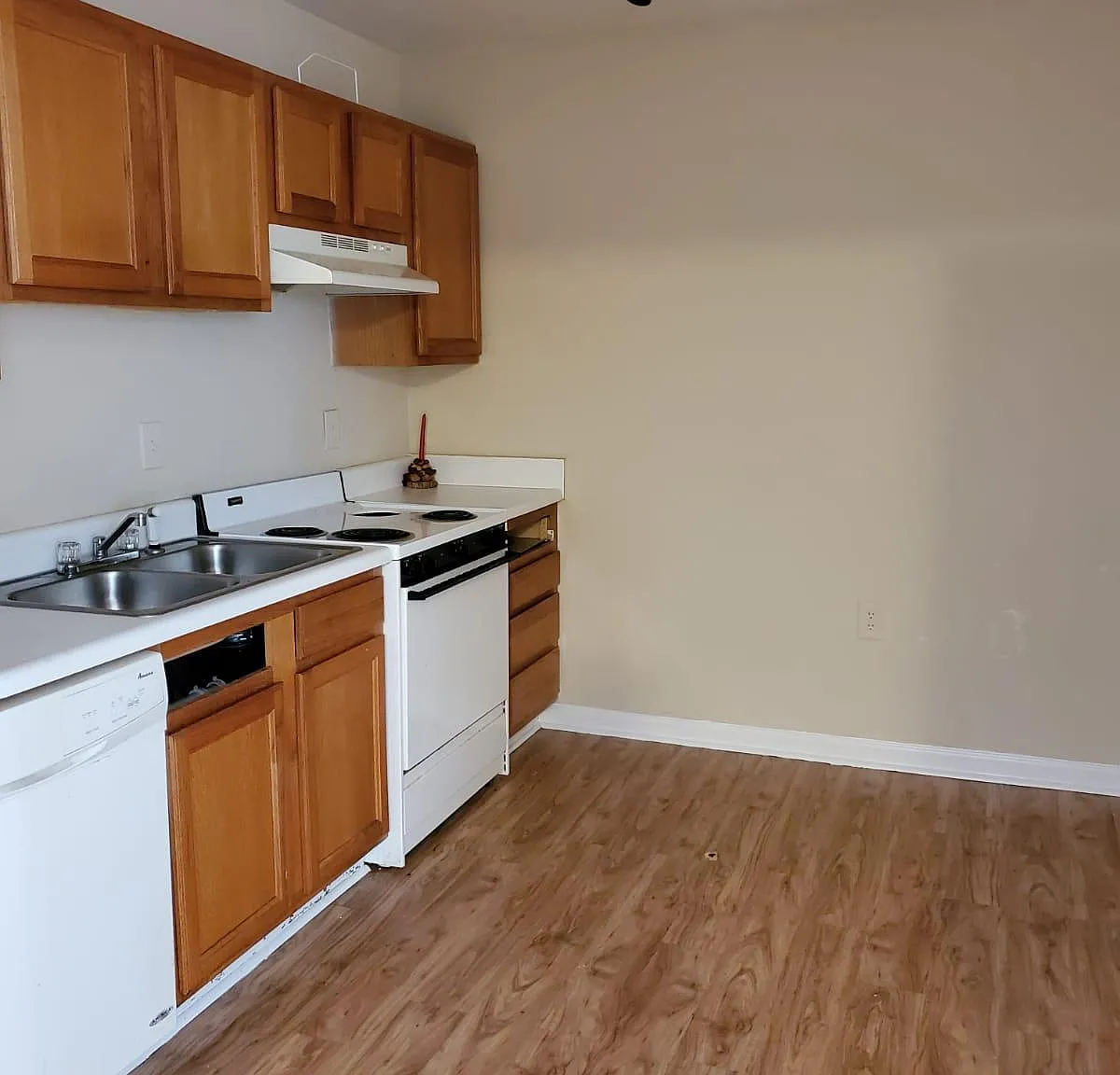 209 E Wilson St — Photo 3