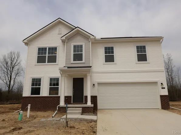 4211 Cedar Ln, Grand Blanc, MI 48439