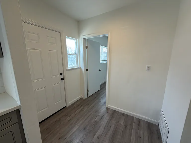 1110 Mira Mar Ave — Photo 14