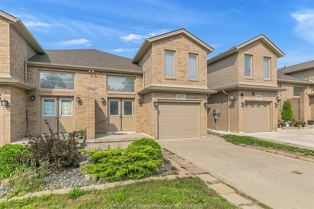 2 bed, $1,300 — Photo 2