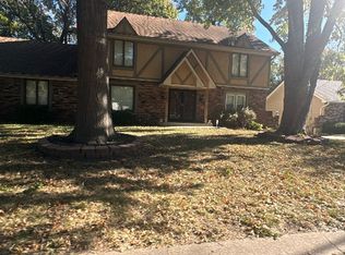 2721 S Trenchard Dr, Independence, MO 64057