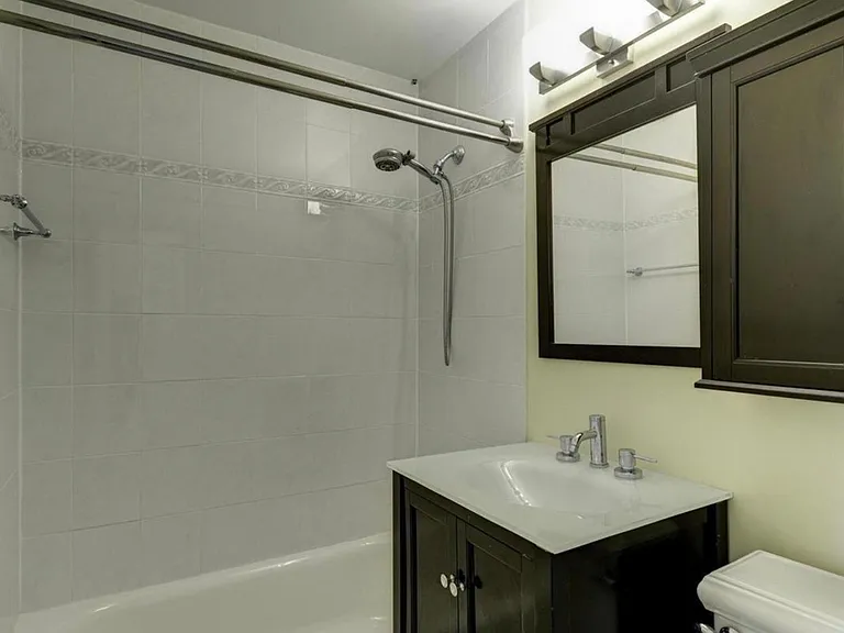 821 Delaware Ave SW #A — Photo 2