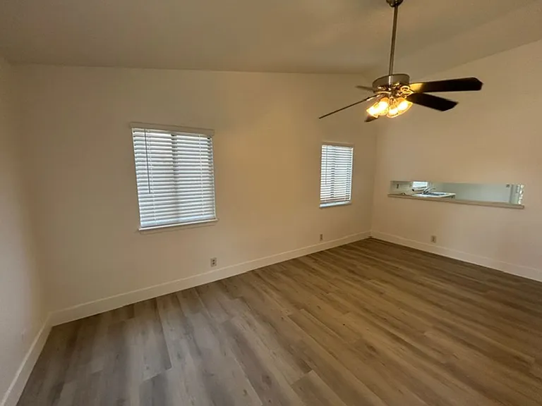 1136 W Damron Ave — Photo 3