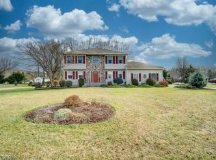 5 Lindbergh Ln, Succasunna, NJ 07876