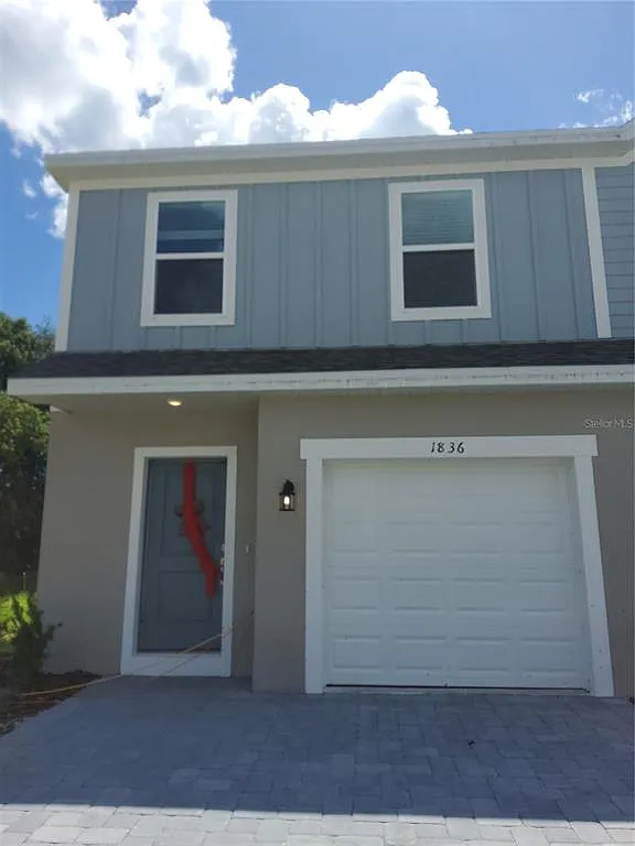 3 bed, 2.5 bath, 1300 sqft, $2,000 — Photo 1