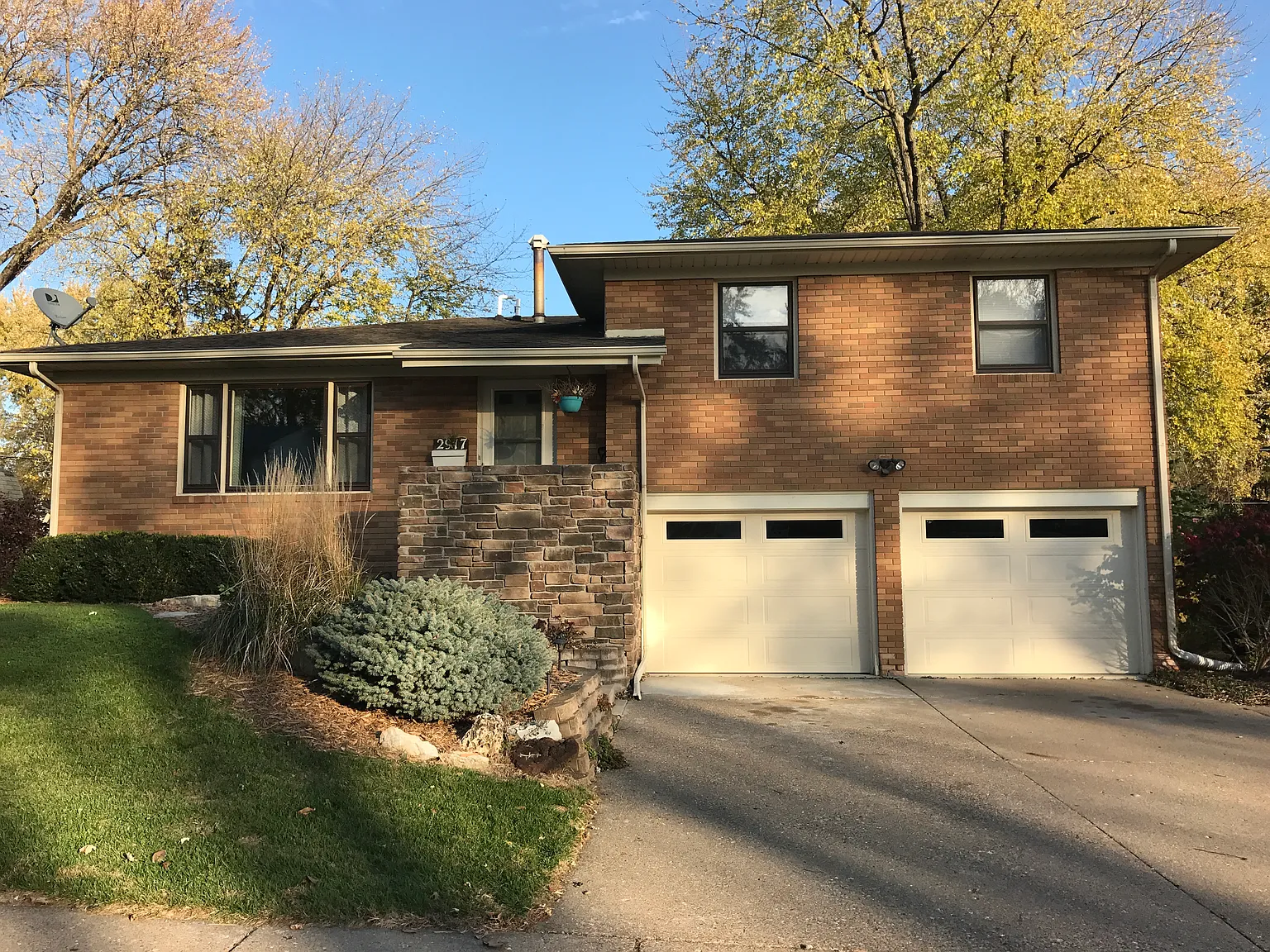 2917 Linden Ln photo 1