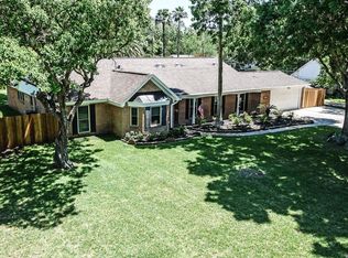 208 Lakeshore Dr, Seabrook, TX 77586