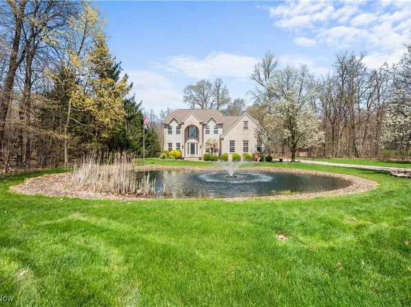 4637 Forest Grove Dr, Brunswick, OH 44212
