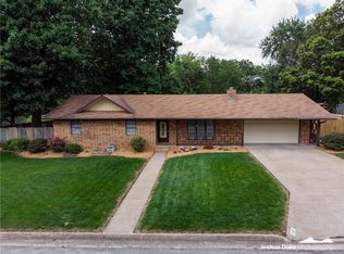 706 Valley West Dr, Rogers, AR 72756