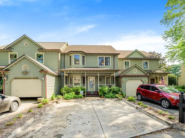 10 Heatherfield Ct, Kilmarnock, VA 22482