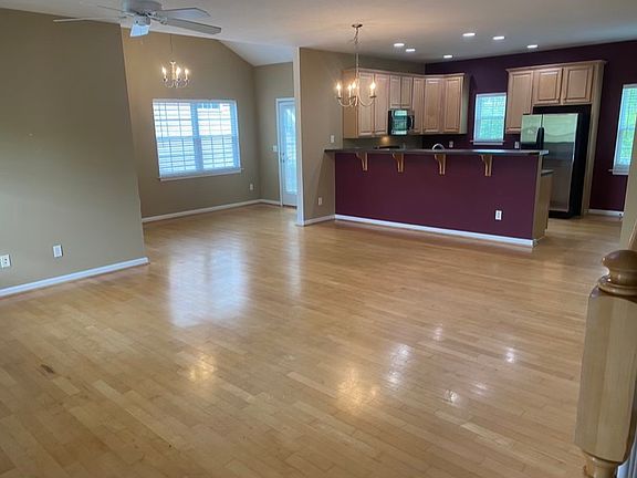 5th image of 208 Courtney Cir