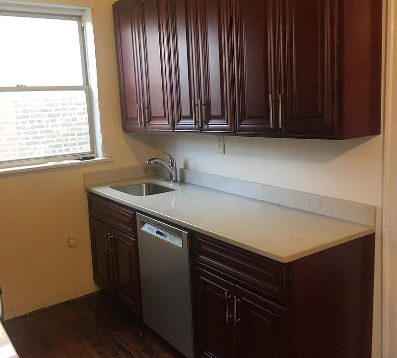1st image of 2332 28th St APT 2R