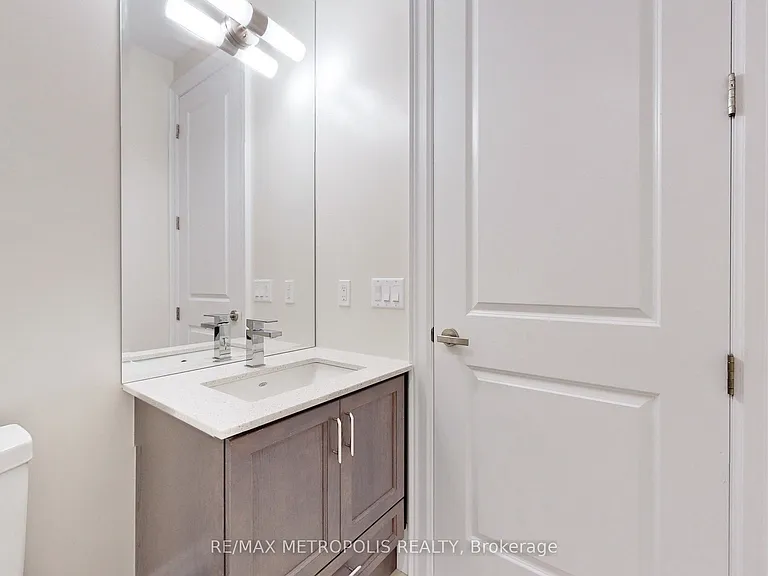 9075 Jane St #Penthouse 08 — Photo 35