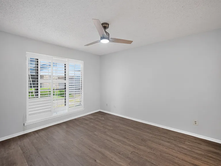 2111 E Belt Line Rd — Photo 18