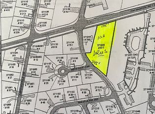 577 Falmouth Rd, Hyannis, MA 02601