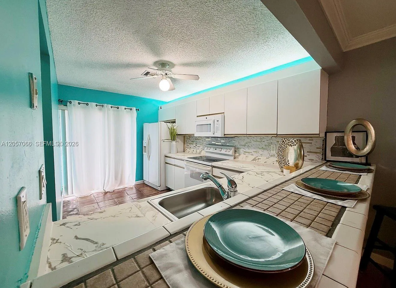 Crystal View Townhomes — Photo 4