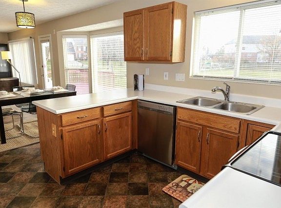 4th image of 9832 Cedar Knoll Dr