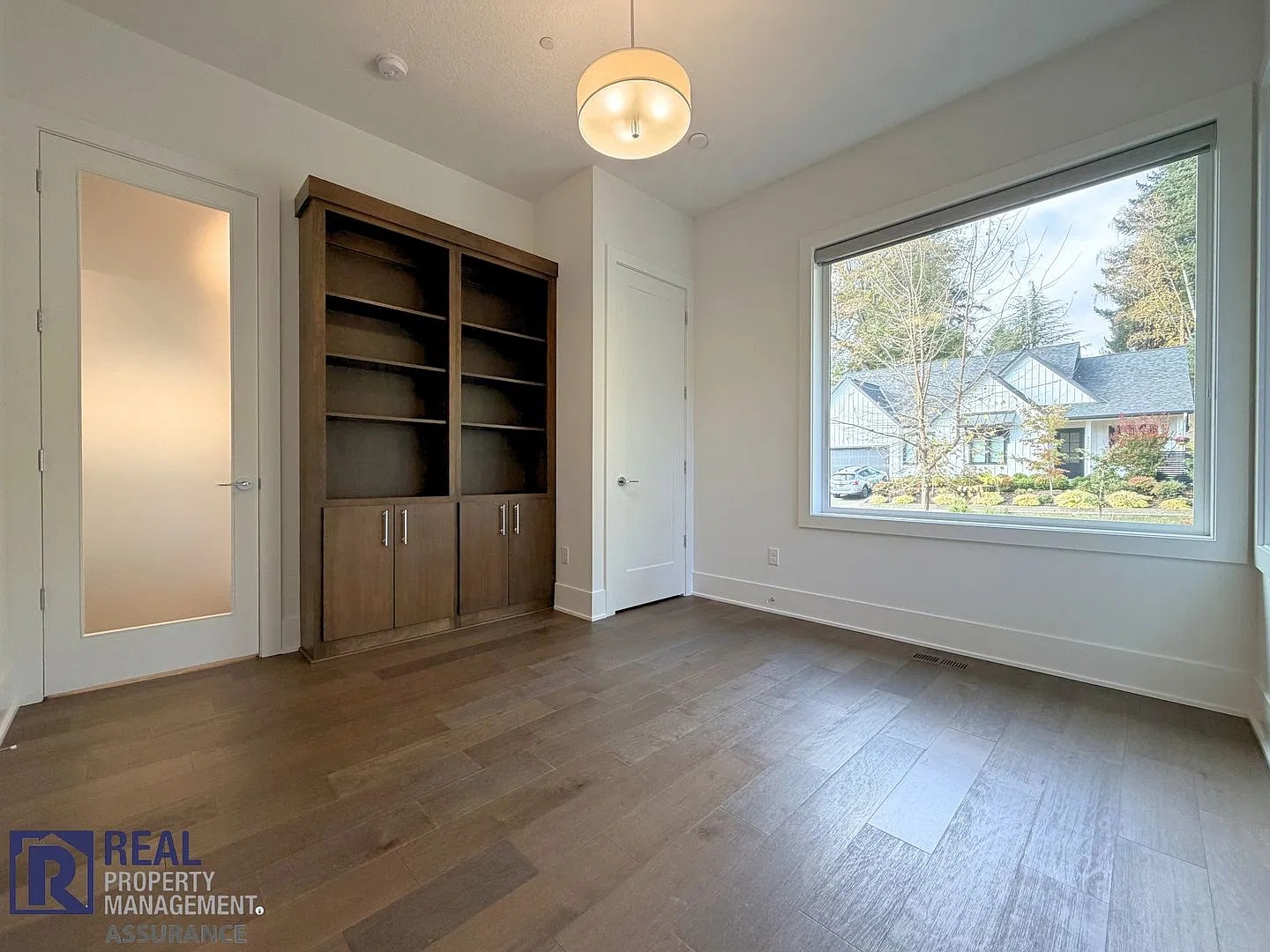 Stunning SW Portland 5BR/3BA Home - Main-Floor Bed & Bath, 3-Car Garage & Fenced Yard — Photo 4