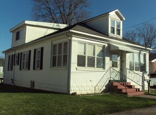 4 Arnold St, Quincy, MI 49082