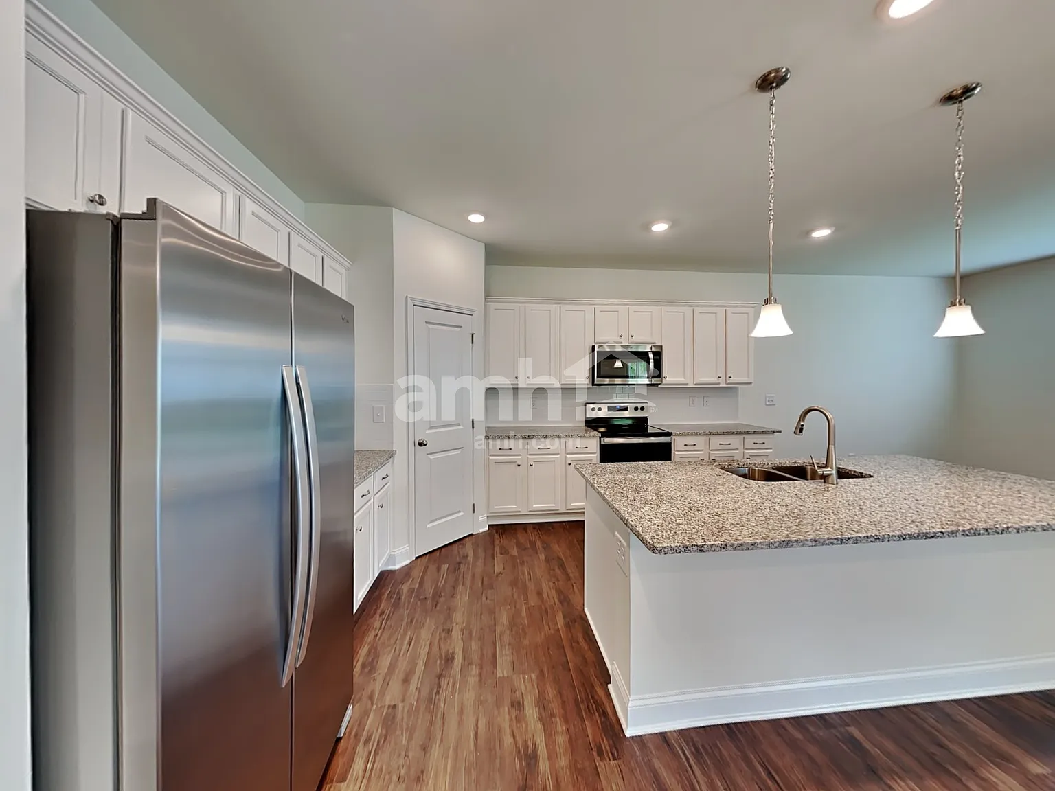 5 bed, 3.0 bath, 2377 sqft, $2,740 — Photo 4