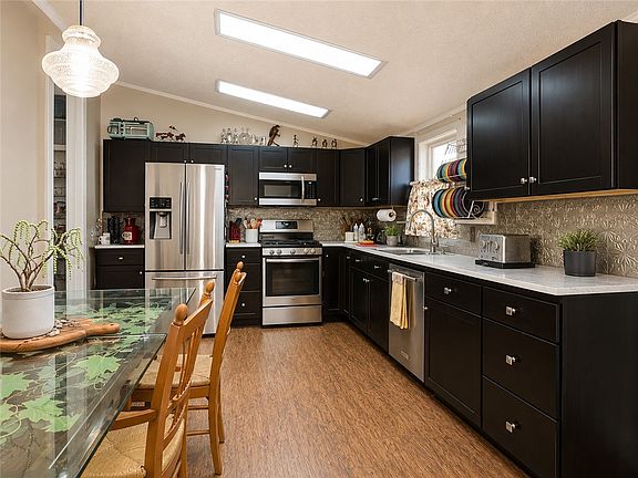 4th image of 46 Bridlewood Dr