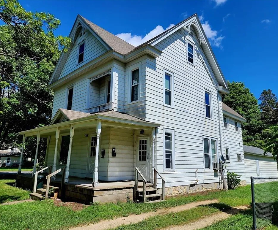 7 bed, $2,200 — Photo 1