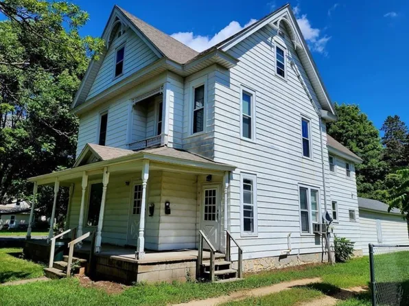 1404 7th St E, Menomonie, WI 54751
