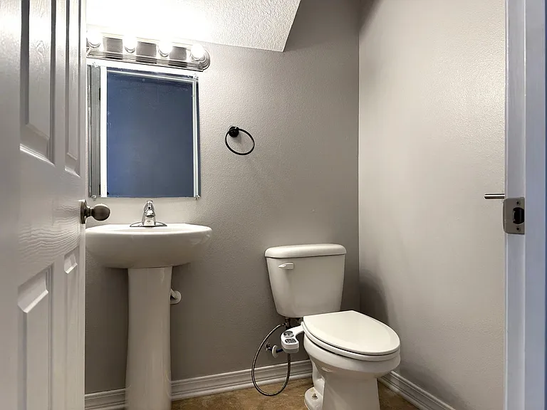 417 Eisenhower Dr — Photo 9