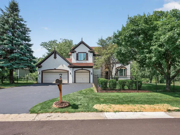 2545 Hillwood Dr E, Maplewood, MN 55119