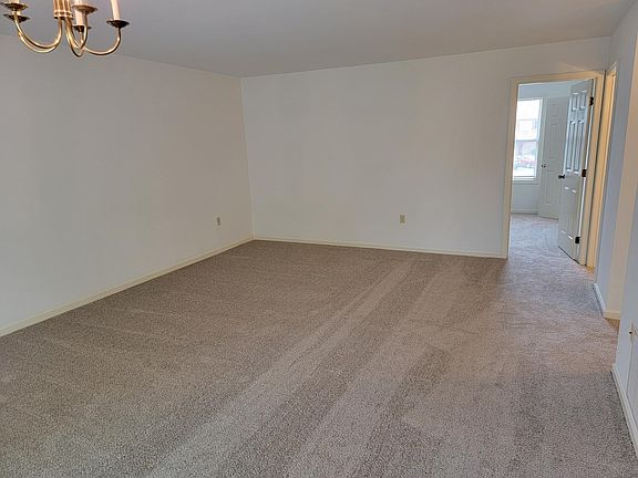 4th image of 52 Hilldale Dr