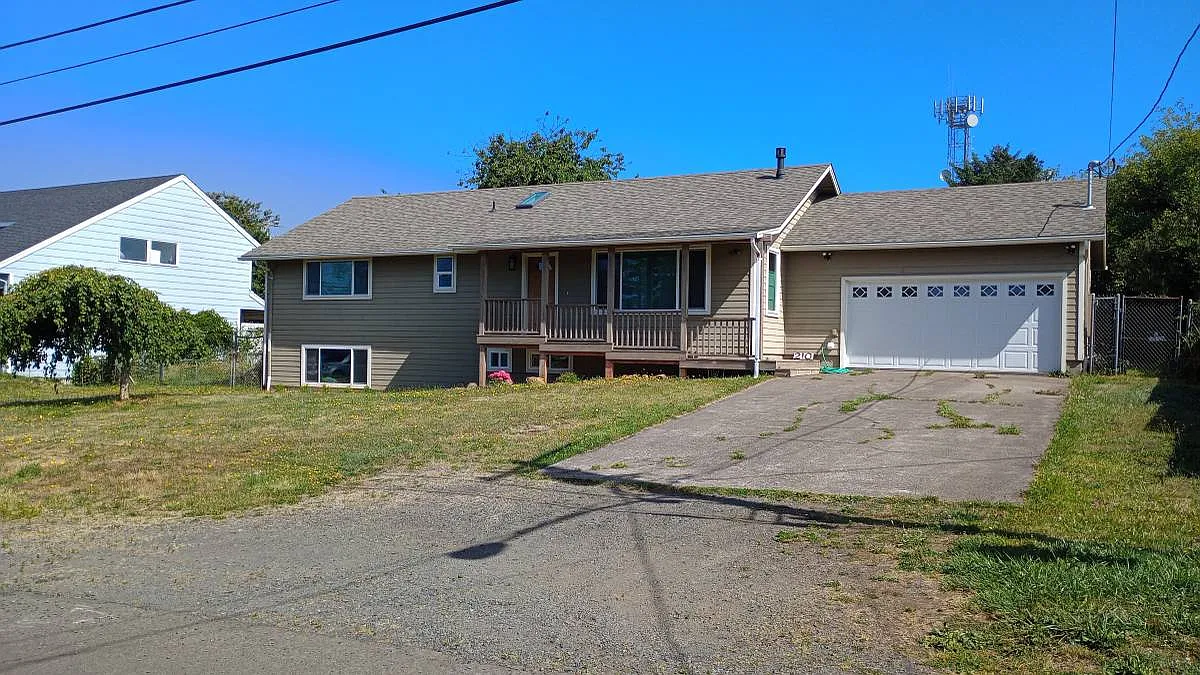 3 bed, 1400 sqft, $3,200 — Photo 2