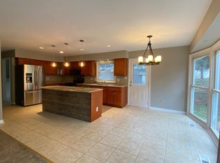 27W141 48th St, Naperville, IL 60563