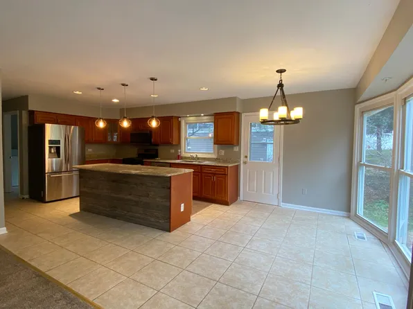 27W141 48th St, Naperville, IL 60563