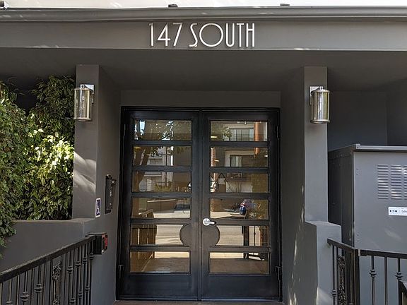 2nd image of 147 S Doheny Dr #32ba921cf