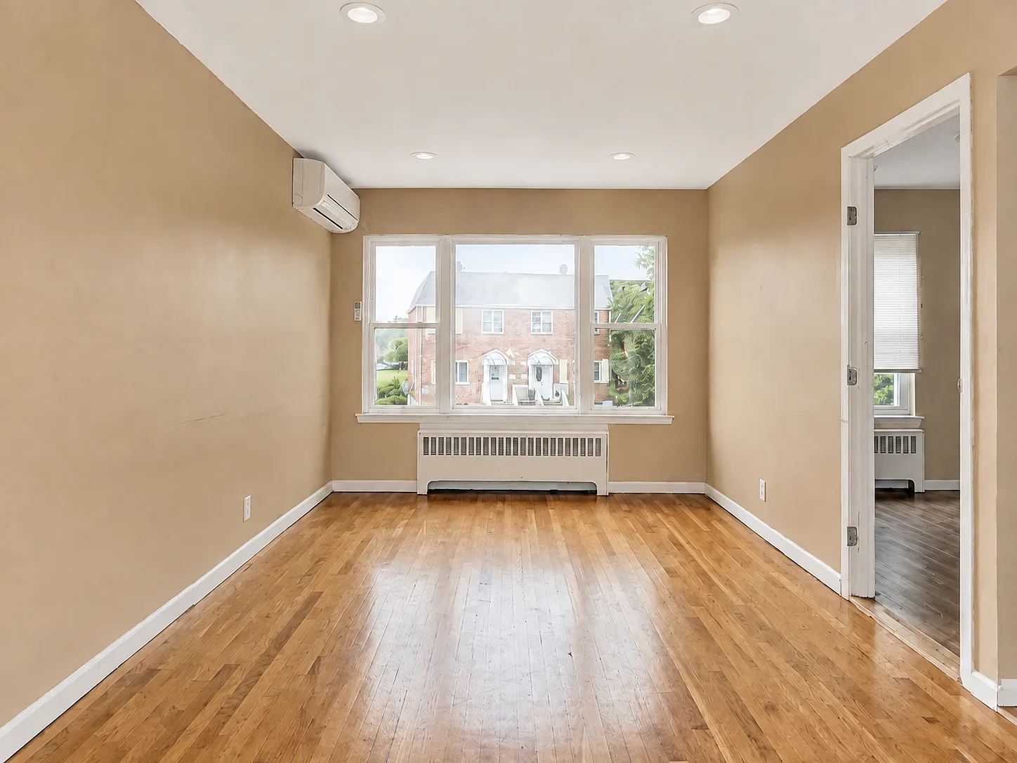 3 bed, 900 sqft, $2,800 — Photo 1