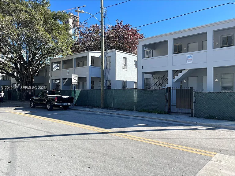 140 NW 13th St #150.5 — Photo 11
