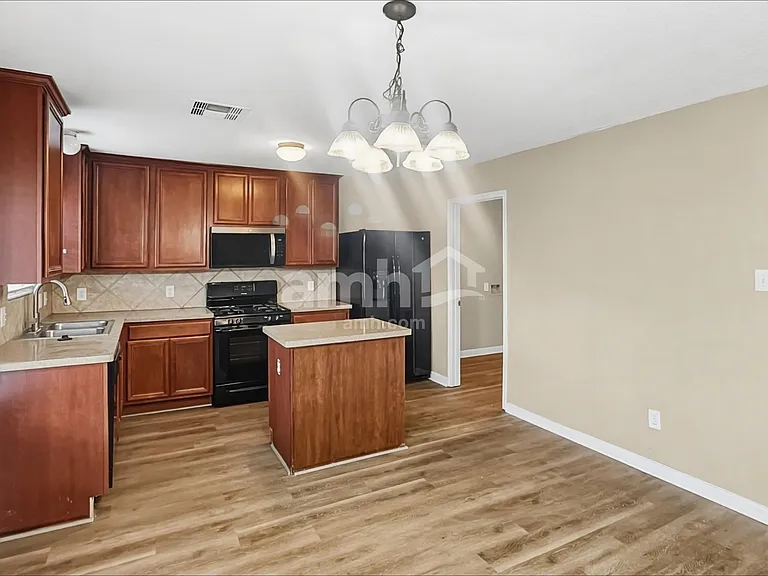 1711 Mickle Creek Dr — Photo 4