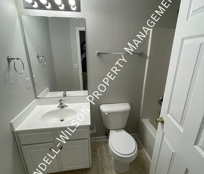 2800 Gross Ave — Photo 14